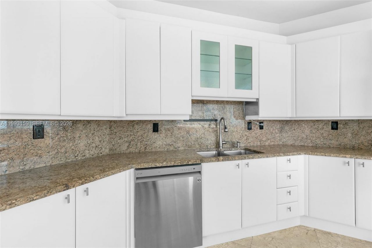 300 S Pointe Drive, Unit 801, Miami Beach, FL 33139 Photo