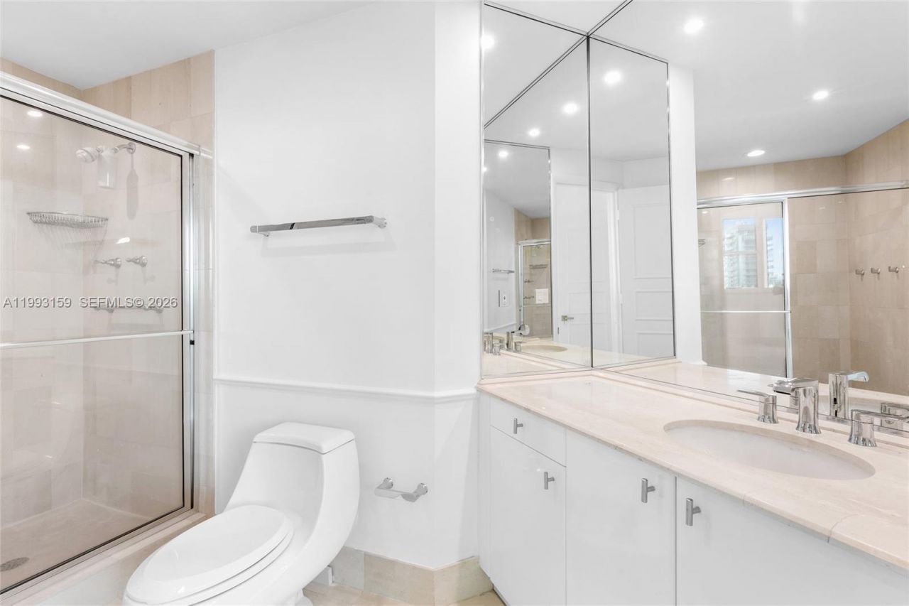 300 S Pointe Drive, Unit 801, Miami Beach, FL 33139 Photo