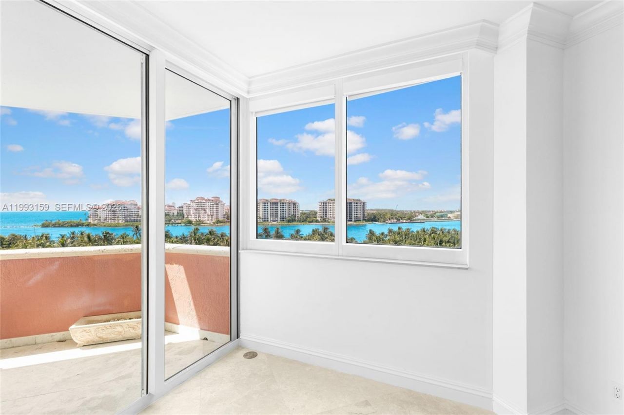 300 S Pointe Drive, Unit 801, Miami Beach, FL 33139 Photo