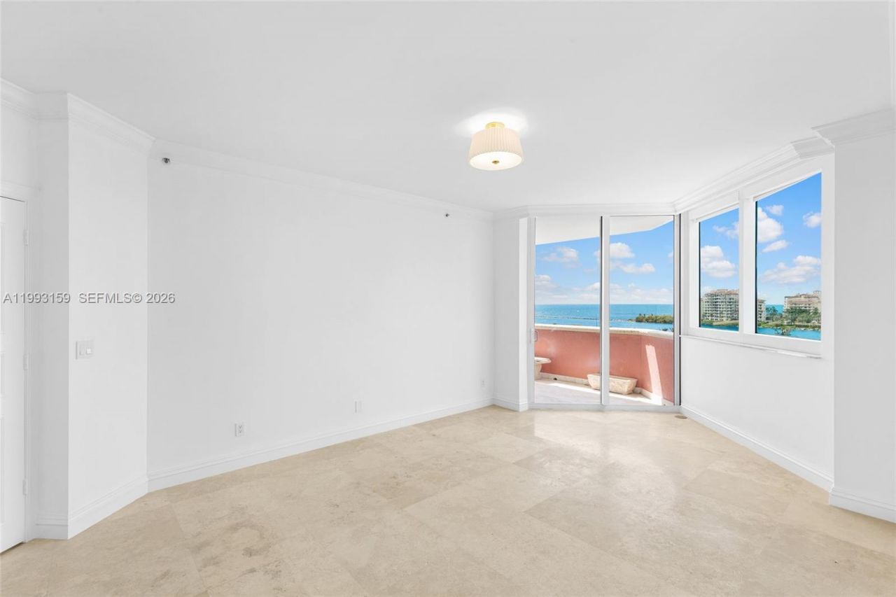 300 S Pointe Drive, Unit 801, Miami Beach, FL 33139 Photo