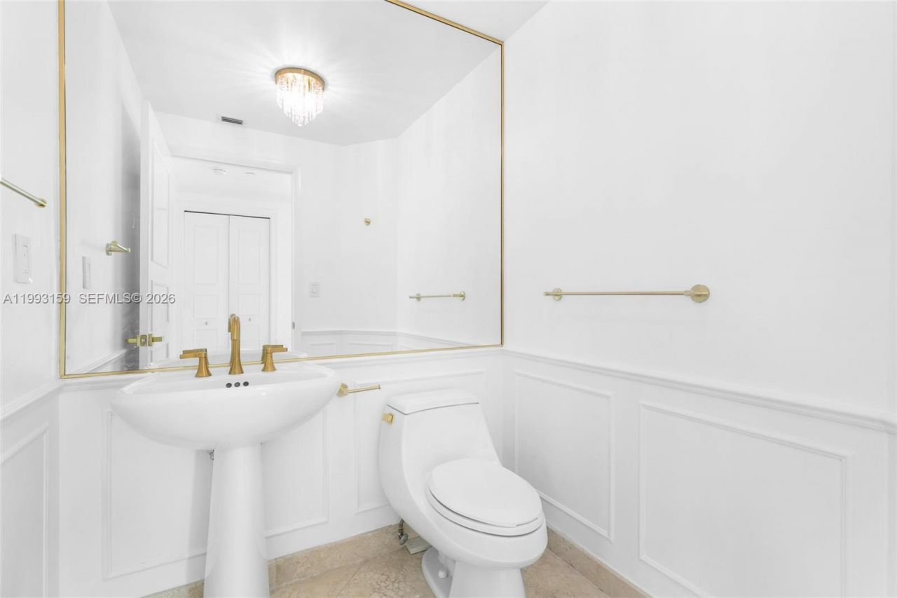 300 S Pointe Drive, Unit 801, Miami Beach, FL 33139 Photo