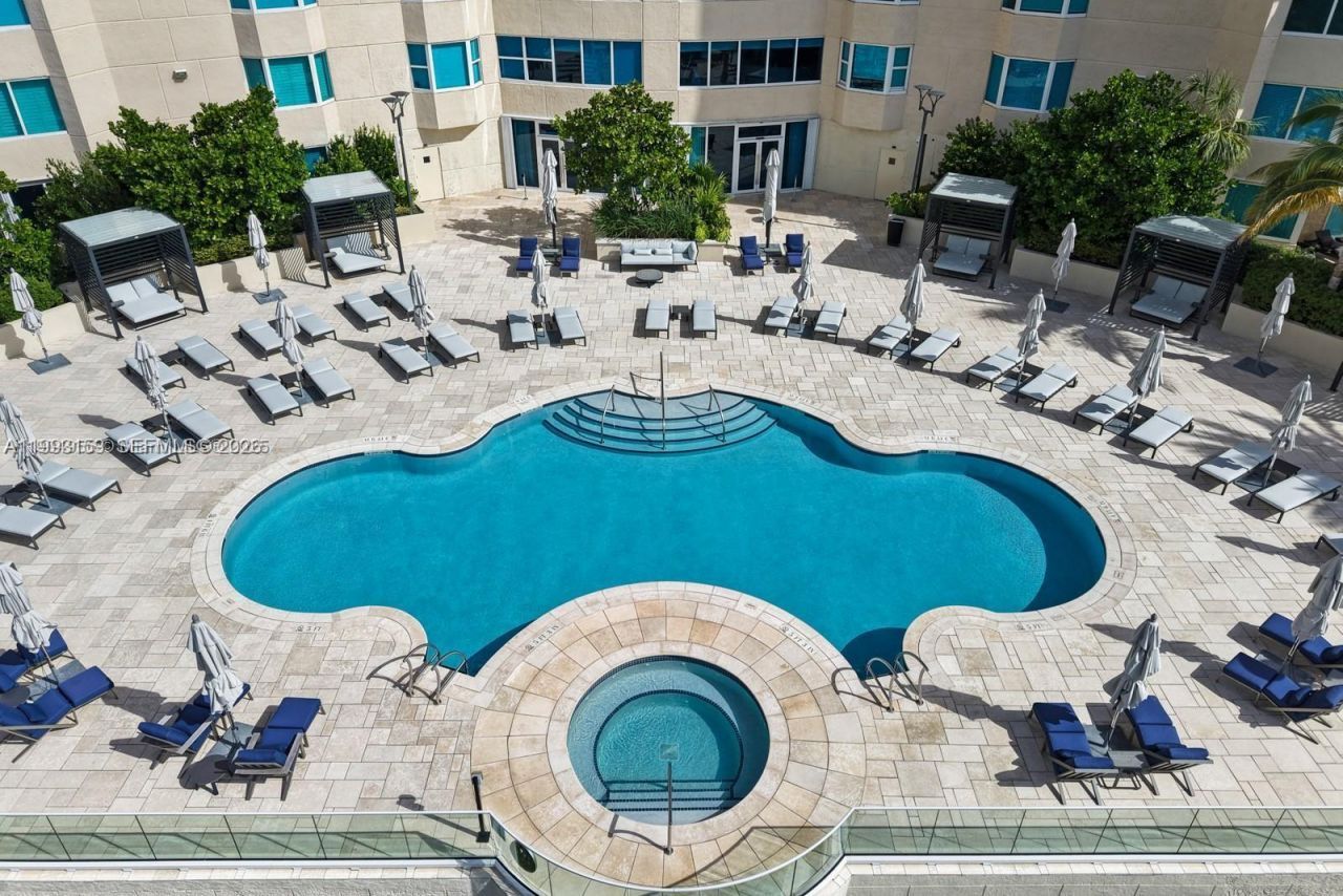 300 S Pointe Drive, Unit 801, Miami Beach, FL 33139 Photo