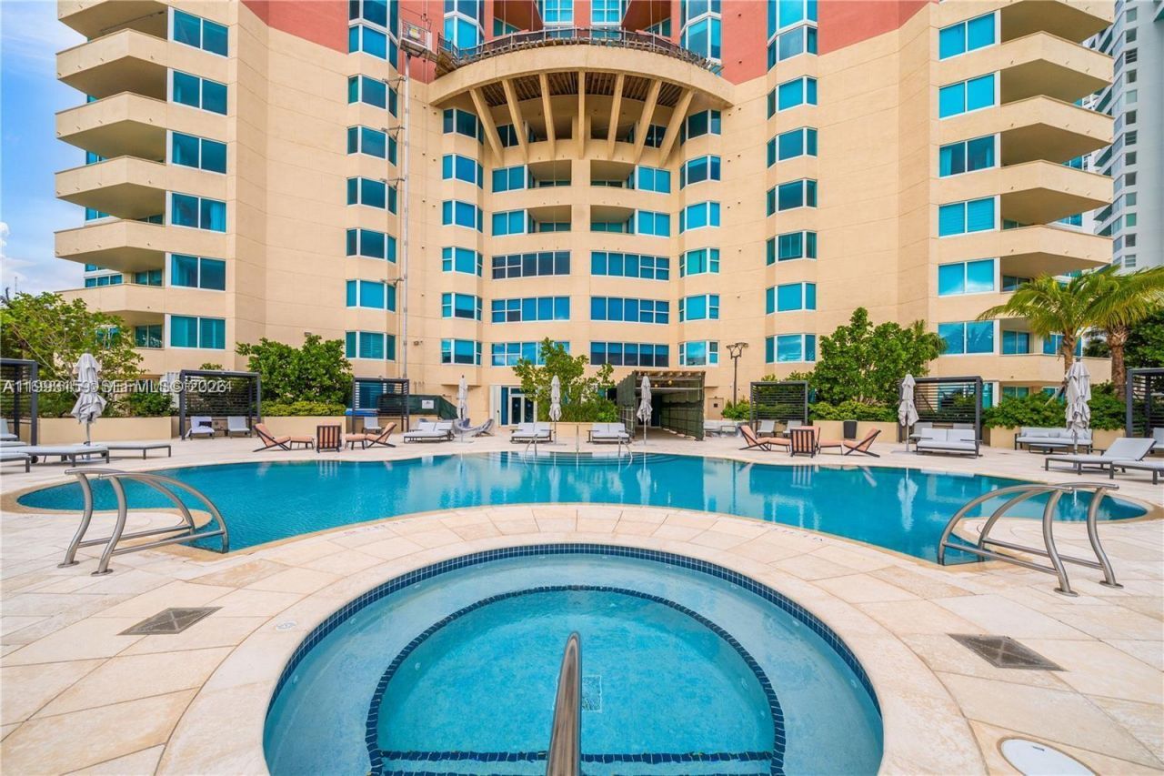 300 S Pointe Drive, Unit 801, Miami Beach, FL 33139 Photo