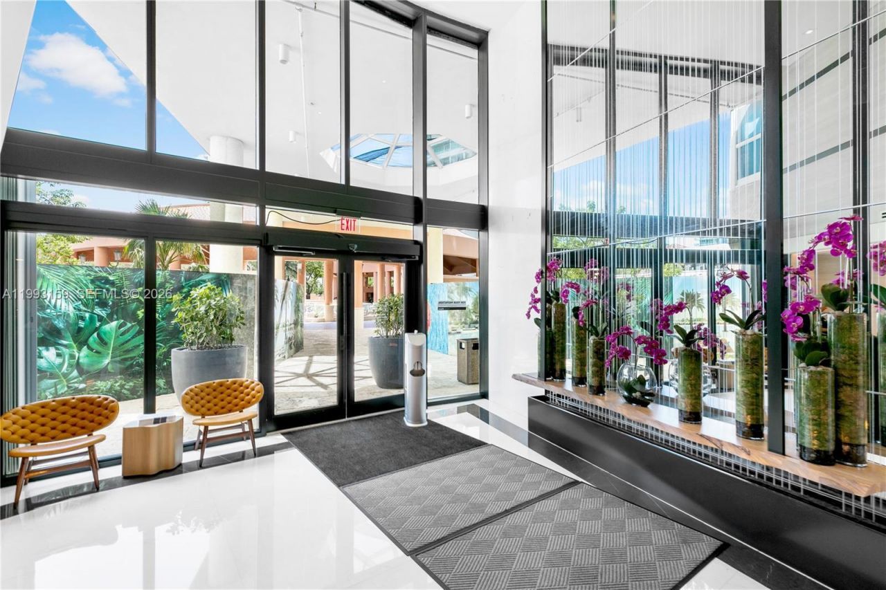 300 S Pointe Drive, Unit 801, Miami Beach, FL 33139 Photo