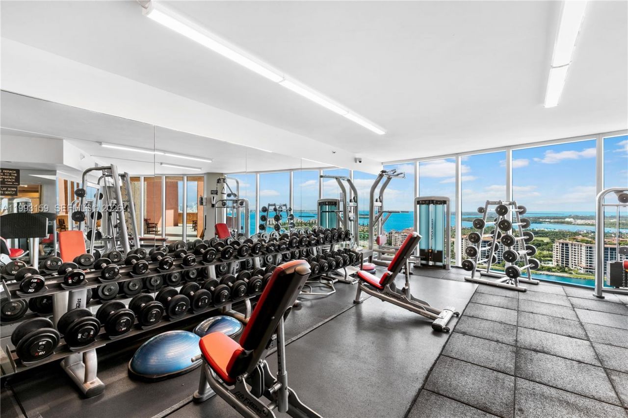 300 S Pointe Drive, Unit 801, Miami Beach, FL 33139 Photo