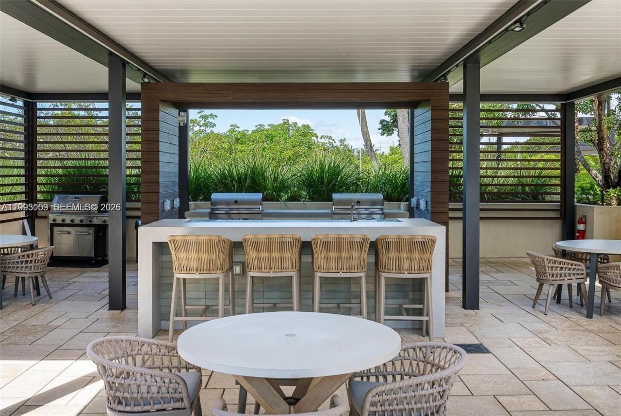 300 S Pointe Drive, Unit 801, Miami Beach, FL 33139 Photo