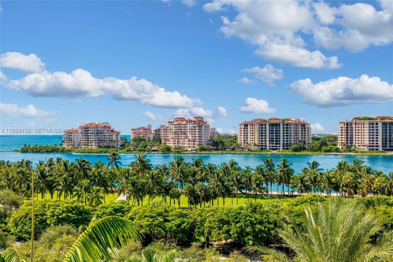 300 S Pointe Drive, Unit 801, Miami Beach, FL 33139 Photo