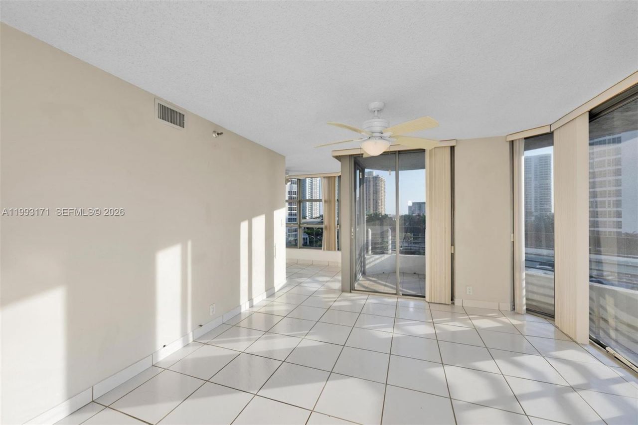 3530 Mystic Pointe Dr , Unit 710, Aventura, FL 33180 Photo