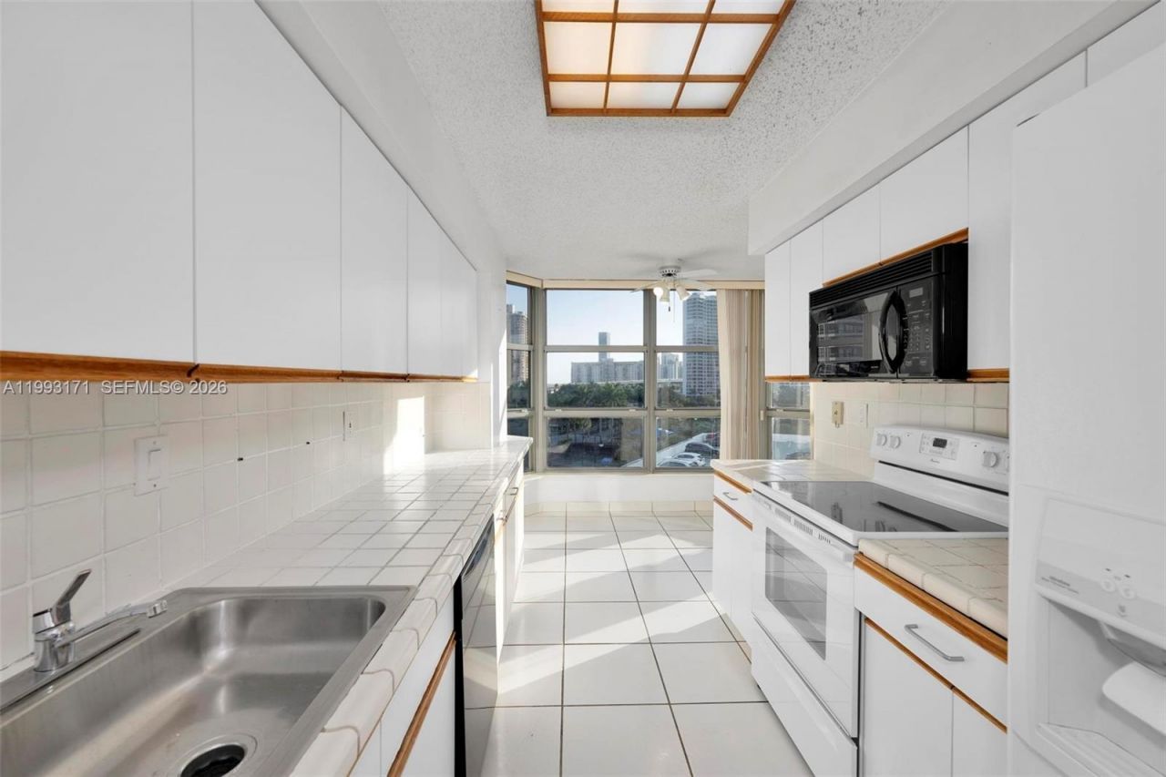 3530 Mystic Pointe Dr , Unit 710, Aventura, FL 33180 Photo