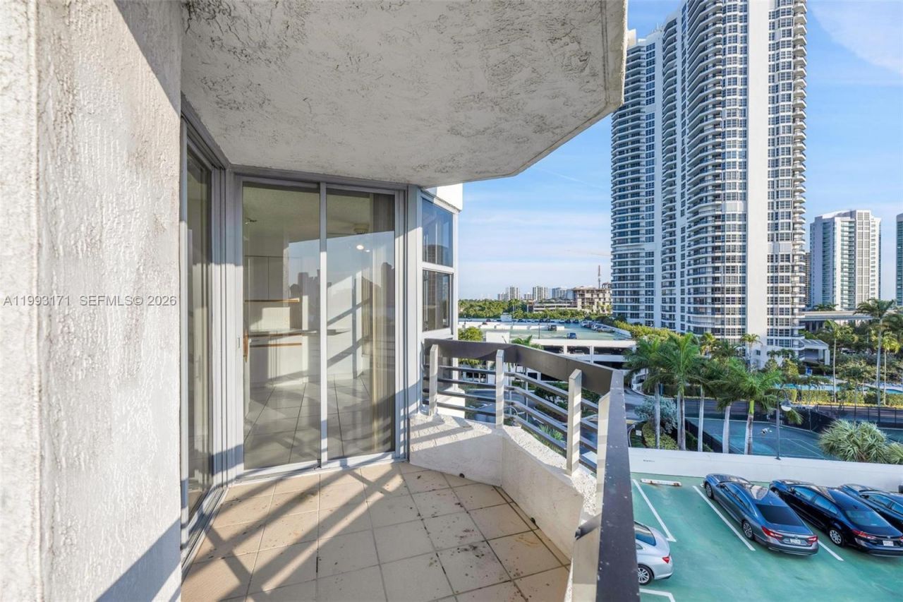 3530 Mystic Pointe Dr , Unit 710, Aventura, FL 33180 Photo