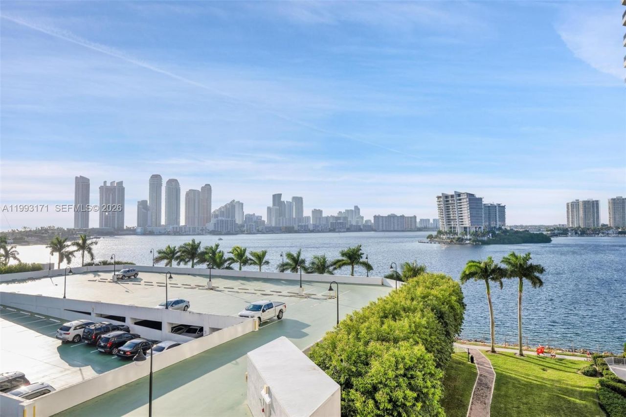 3530 Mystic Pointe Dr , Unit 710, Aventura, FL 33180 Photo