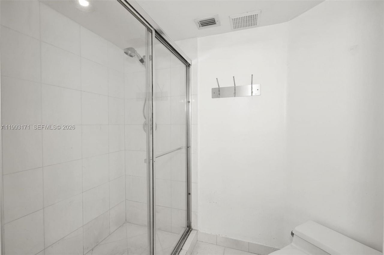 3530 Mystic Pointe Dr , Unit 710, Aventura, FL 33180 Photo