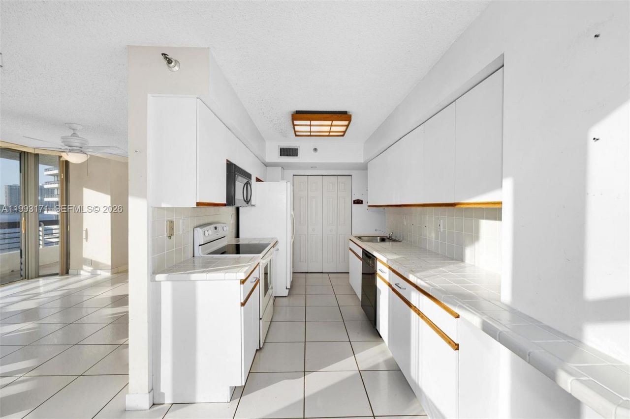 3530 Mystic Pointe Dr , Unit 710, Aventura, FL 33180 Photo