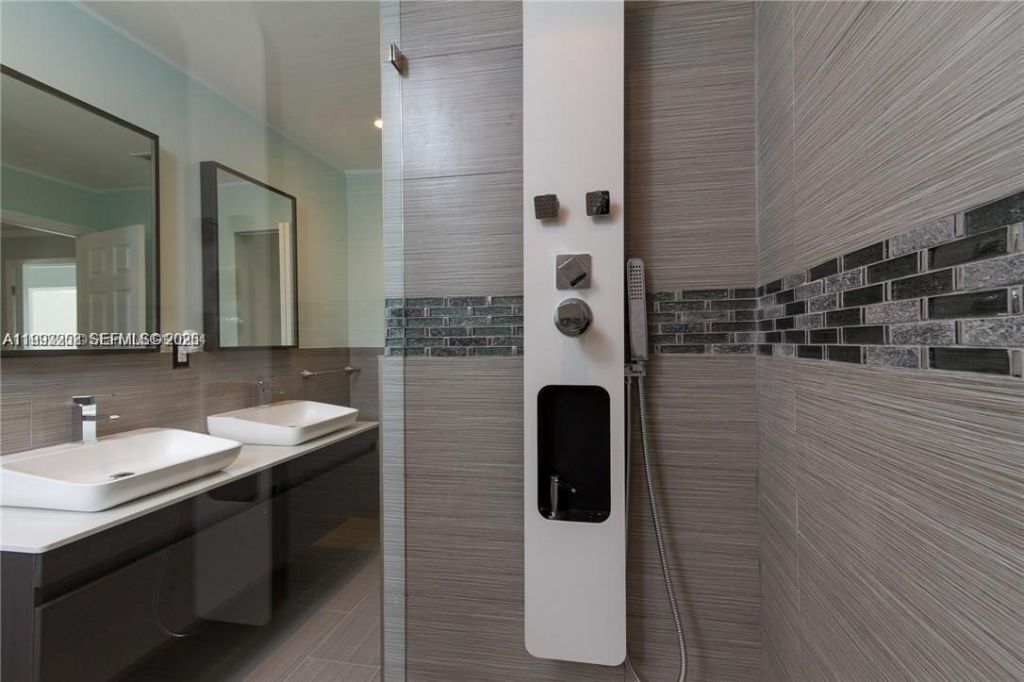 5401 W Broward Blvd, Plantation, FL 33317 Photo