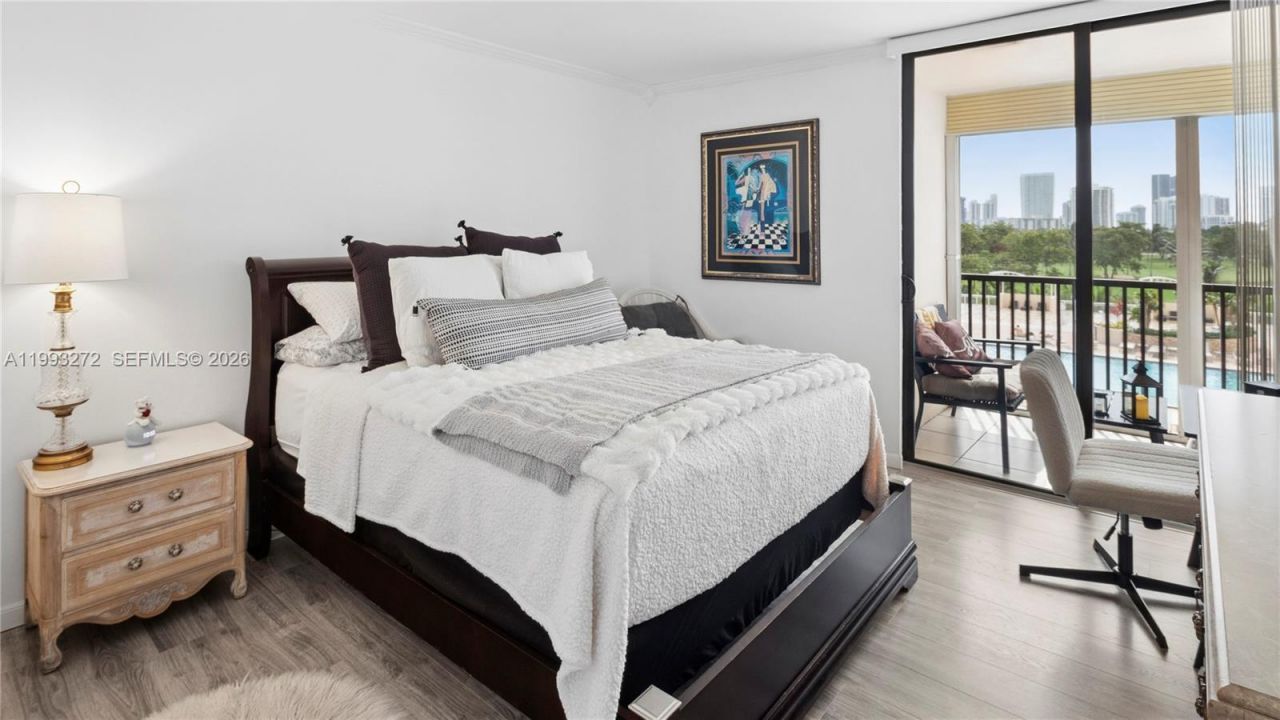 20301 W Country Club Dr, Unit 526, Aventura, FL 33180 Photo