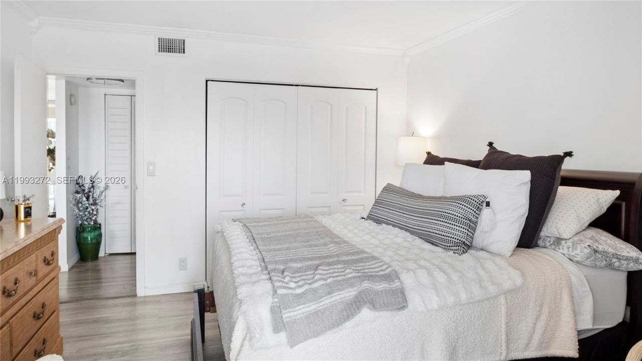 20301 W Country Club Dr, Unit 526, Aventura, FL 33180 Photo