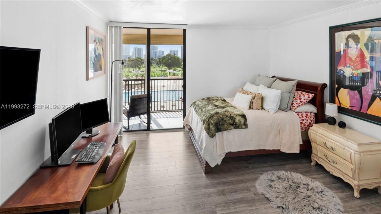 20301 W Country Club Dr, Unit 526, Aventura, FL 33180 Photo