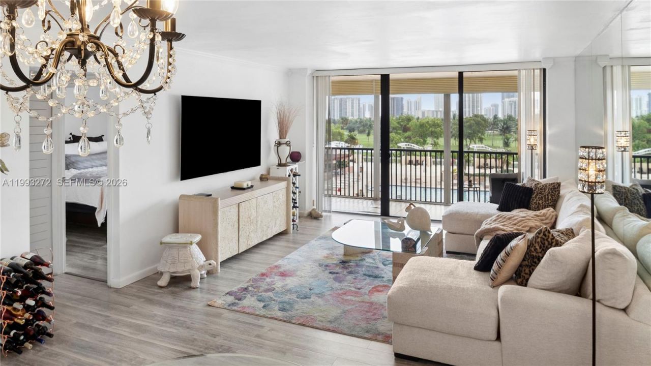 20301 W Country Club Dr, Unit 526, Aventura, FL 33180 Photo