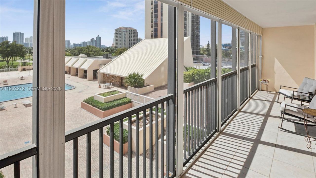 20301 W Country Club Dr, Unit 526, Aventura, FL 33180 Photo