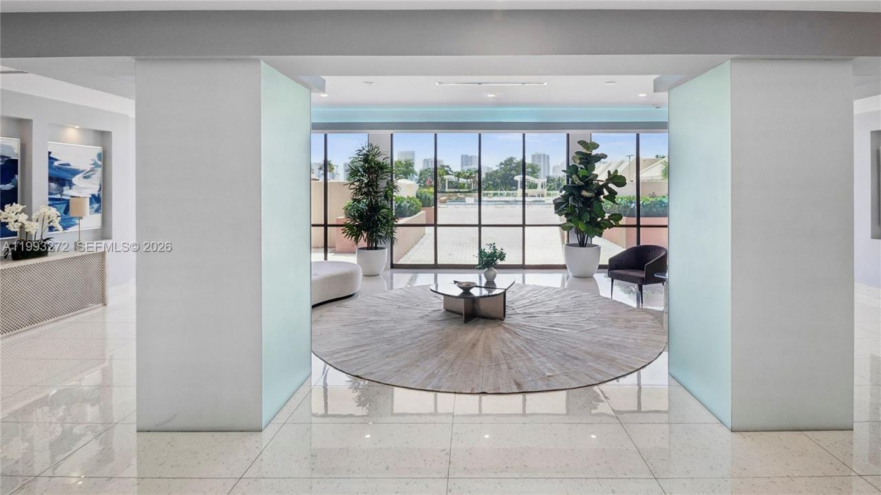 20301 W Country Club Dr, Unit 526, Aventura, FL 33180 Photo