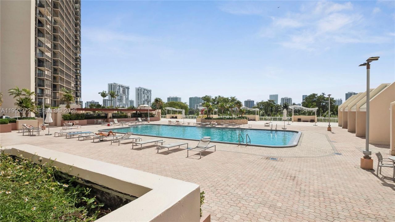 20301 W Country Club Dr, Unit 526, Aventura, FL 33180 Photo