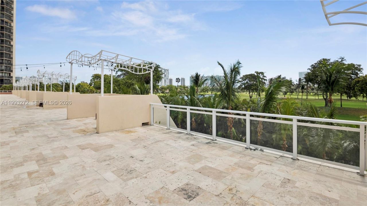20301 W Country Club Dr, Unit 526, Aventura, FL 33180 Photo