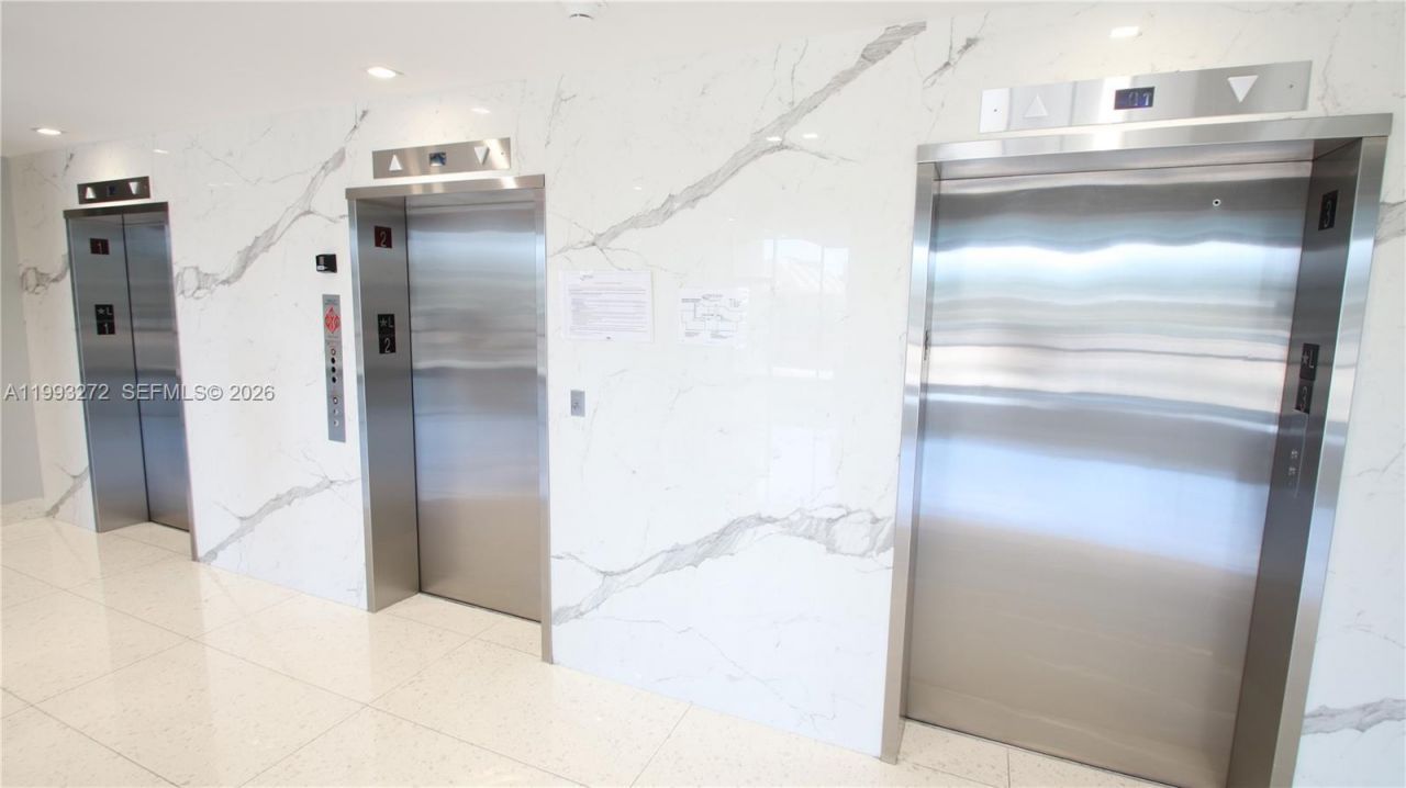 20301 W Country Club Dr, Unit 526, Aventura, FL 33180 Photo