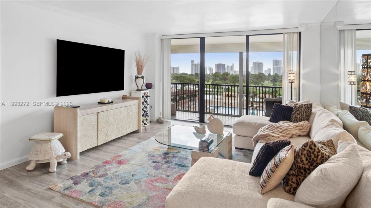 20301 W Country Club Dr, Unit 526, Aventura, FL 33180 Photo