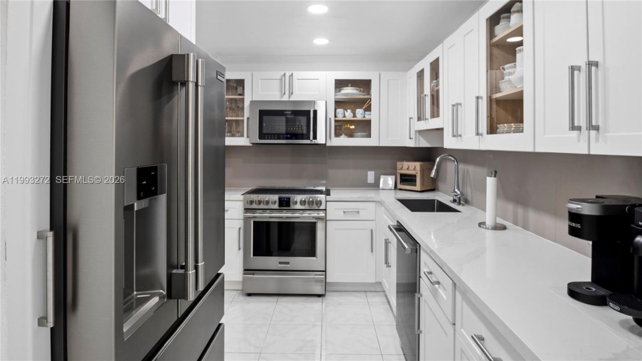 20301 W Country Club Dr, Unit 526, Aventura, FL 33180 Photo