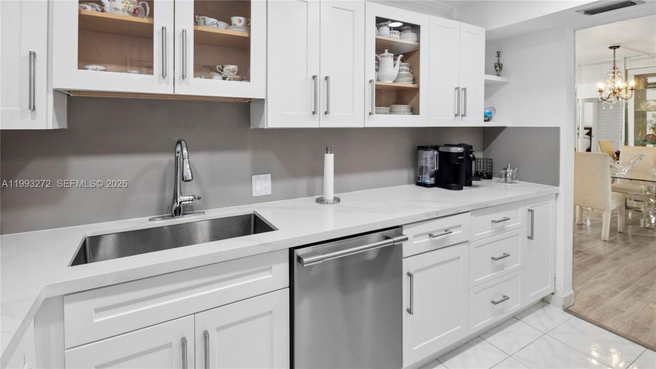 20301 W Country Club Dr, Unit 526, Aventura, FL 33180 Photo