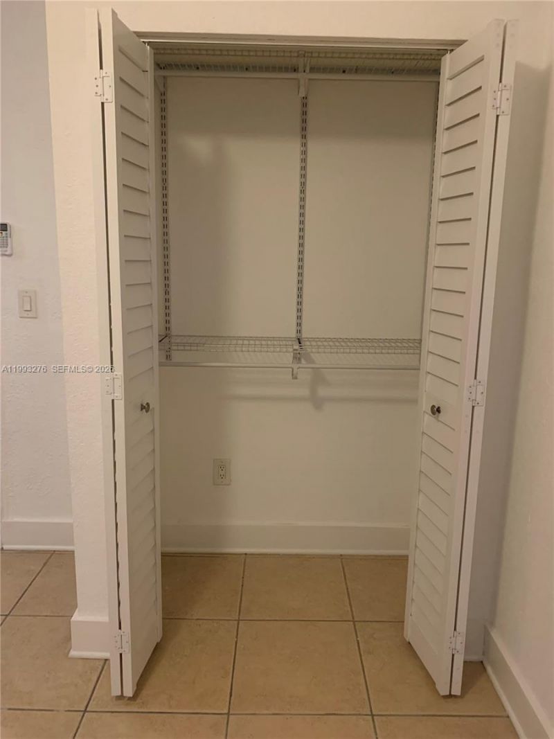 712 SW 56 Av , Unit 7B, Coral Gables, FL 33134 Photo