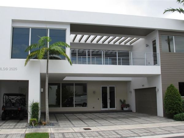 10272 NW 75th Ter , Doral, FL 33178