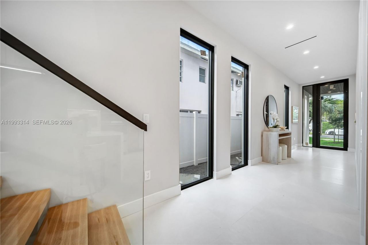 804 NE 16th Ter, Fort Lauderdale, FL 33304 Photo