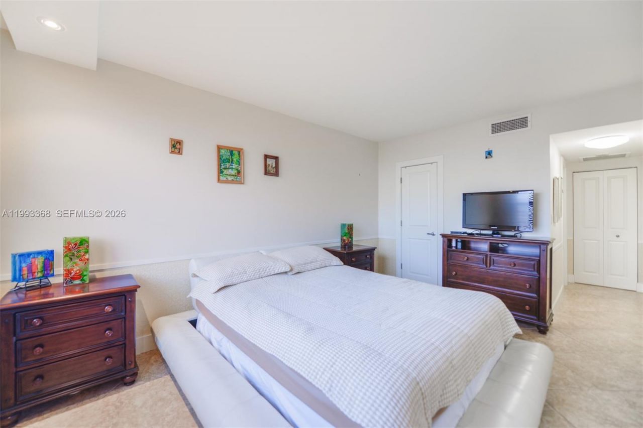 1980 S Ocean Dr, Unit 21M, Hallandale Beach, FL 33009 Photo