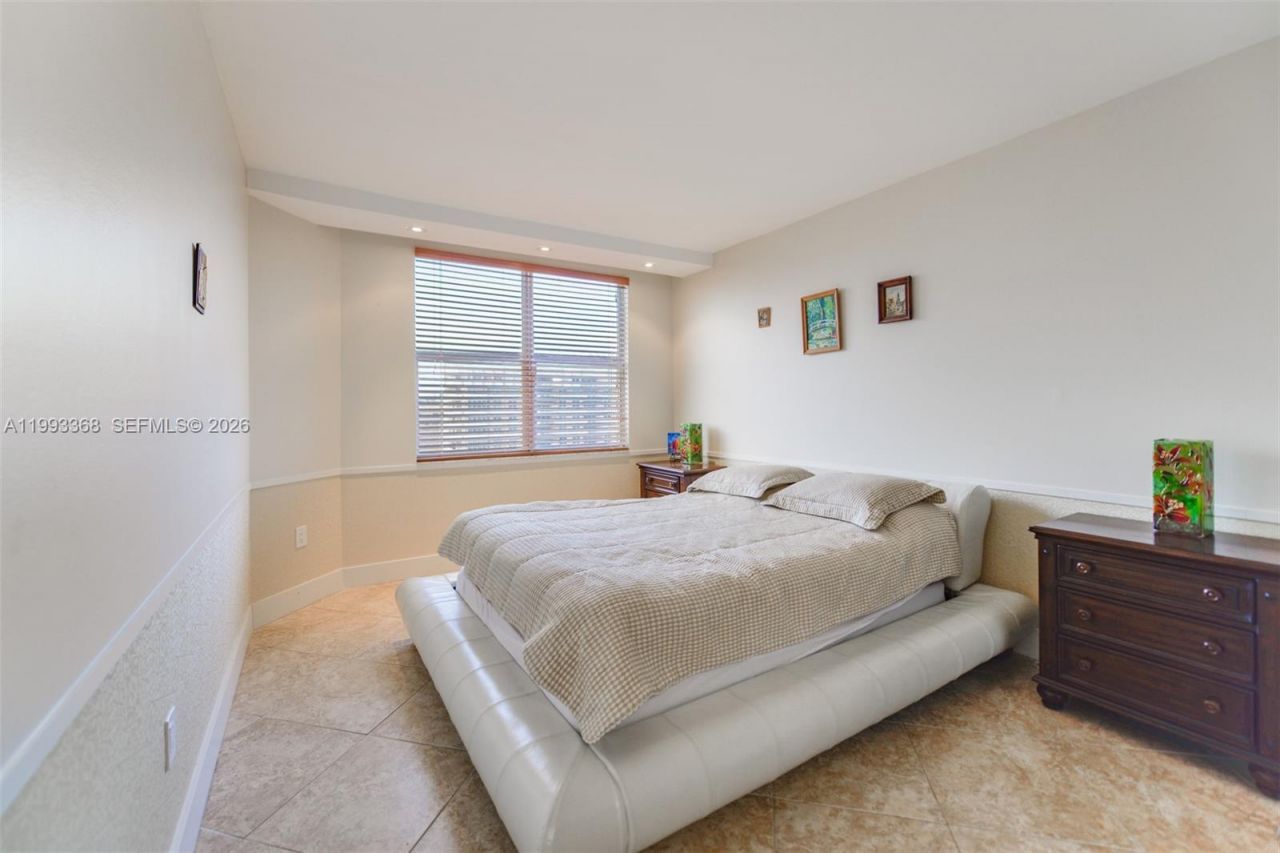 1980 S Ocean Dr, Unit 21M, Hallandale Beach, FL 33009 Photo