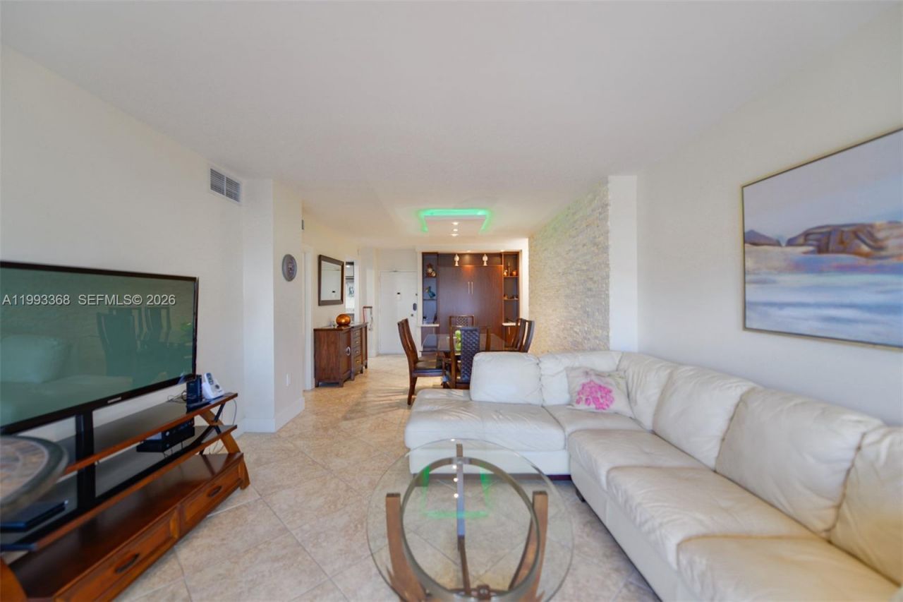 1980 S Ocean Dr, Unit 21M, Hallandale Beach, FL 33009 Photo