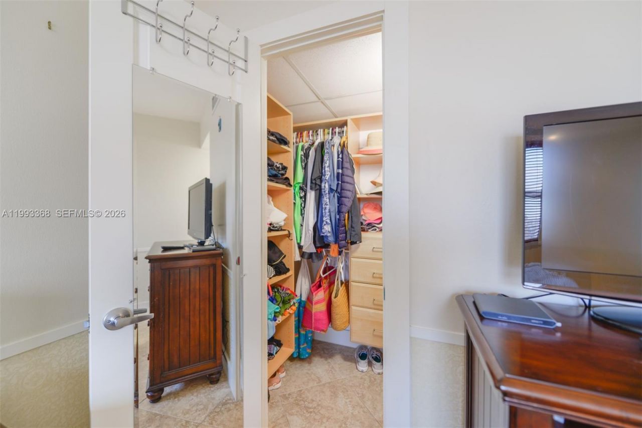 1980 S Ocean Dr, Unit 21M, Hallandale Beach, FL 33009 Photo