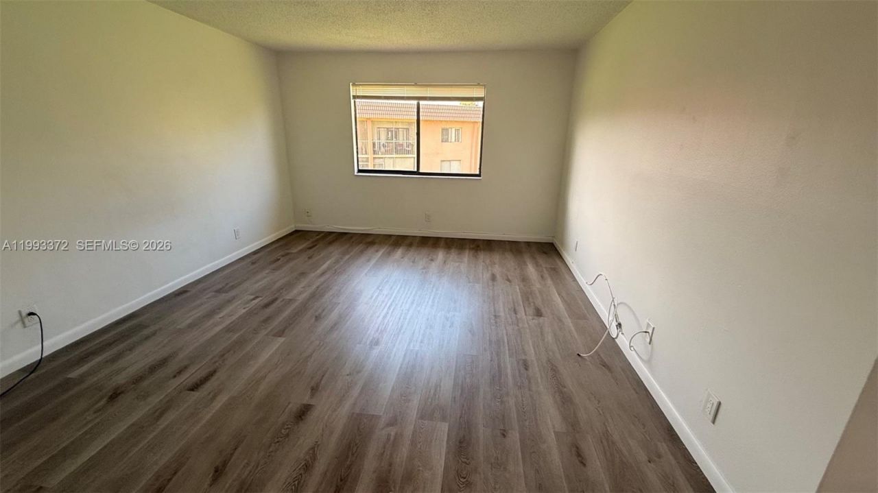 231 Lakeview Dr, Unit 204, Weston, FL 33326 Photo