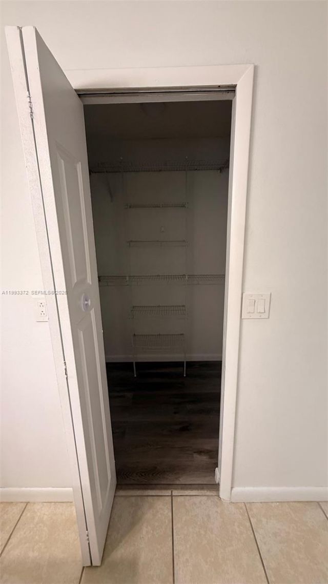 231 Lakeview Dr, Unit 204, Weston, FL 33326 Photo