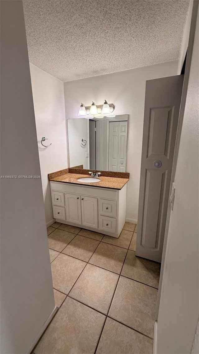 231 Lakeview Dr, Unit 204, Weston, FL 33326 Photo