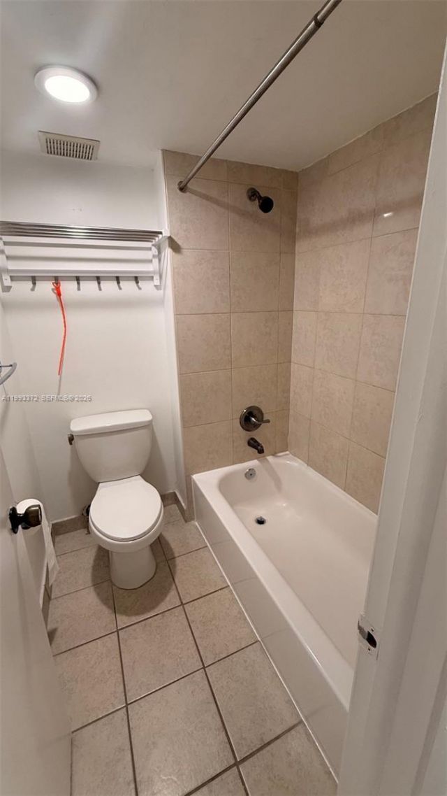231 Lakeview Dr, Unit 204, Weston, FL 33326 Photo