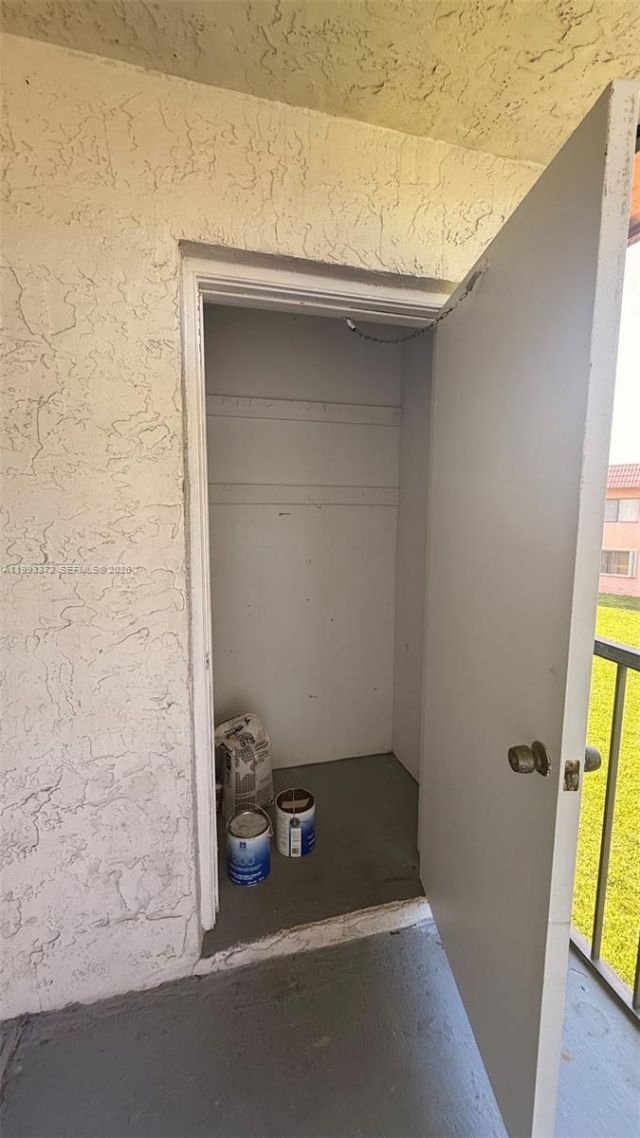 231 Lakeview Dr, Unit 204, Weston, FL 33326 Photo