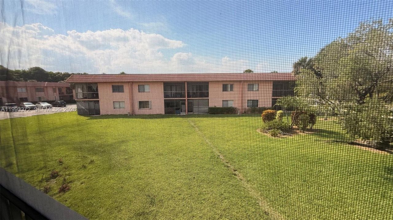 231 Lakeview Dr, Unit 204, Weston, FL 33326 Photo