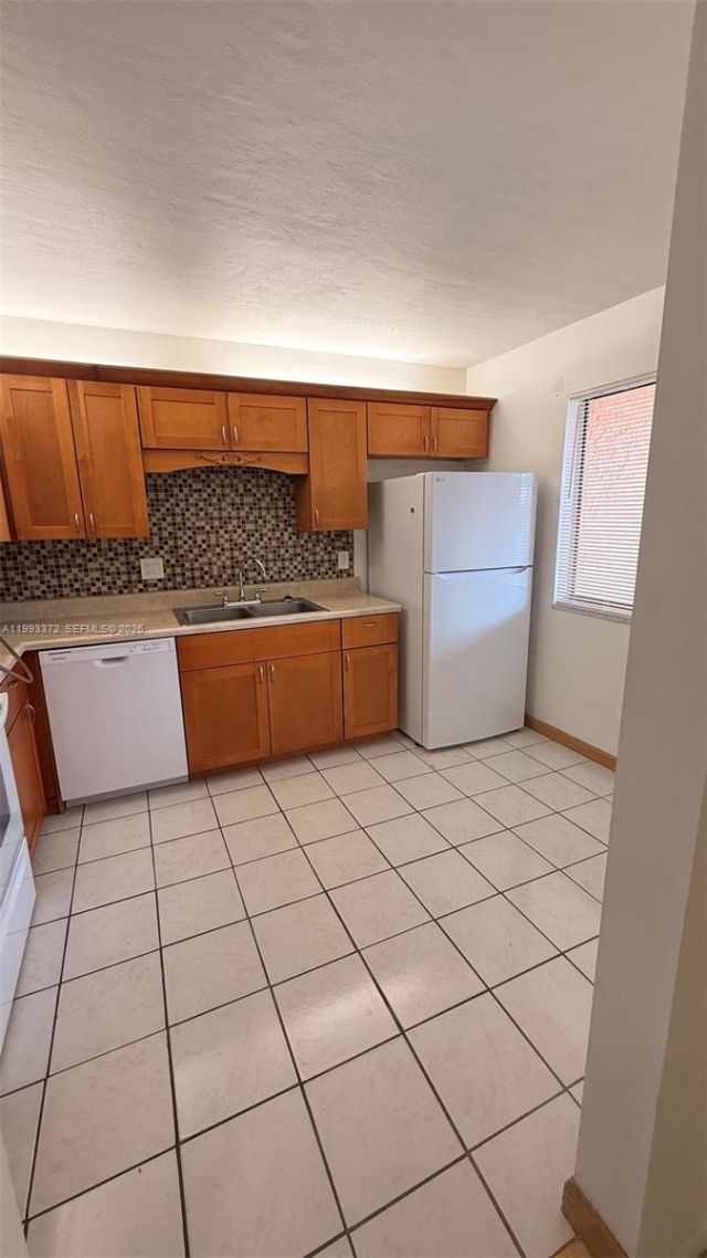 231 Lakeview Dr, Unit 204, Weston, FL 33326 Photo