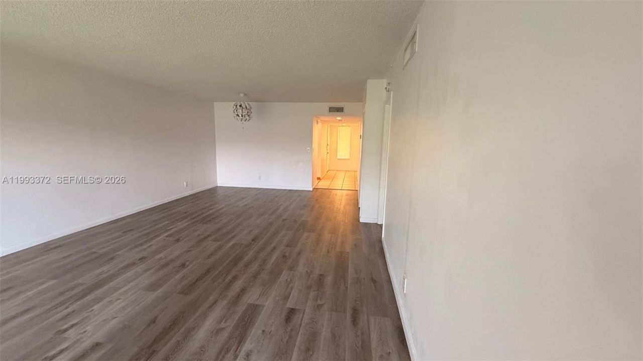 231 Lakeview Dr, Unit 204, Weston, FL 33326 Photo