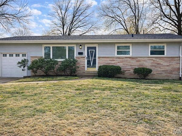 1350 Ensenada Drive, St Louis, MO 63031