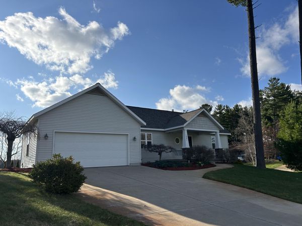 1921 Pineridge Drive, Hastings, MI 49058