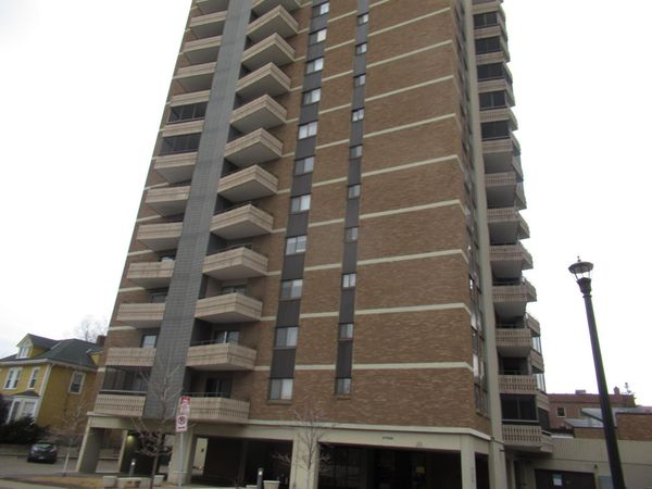 410 Groveland Avenue, Unit 204, Minneapolis, MN 55403