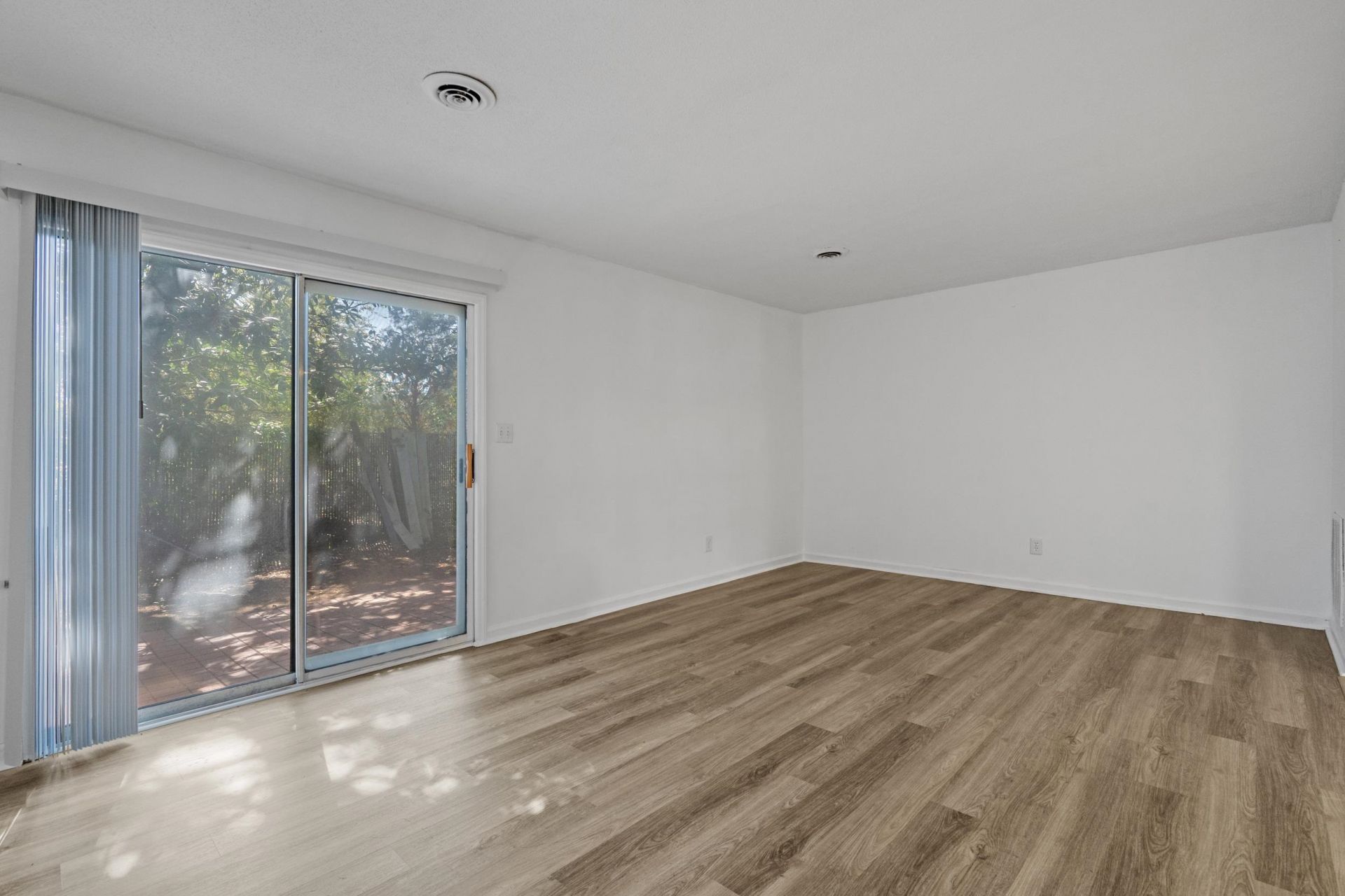 4505 N Kings Hwy. Photo 11