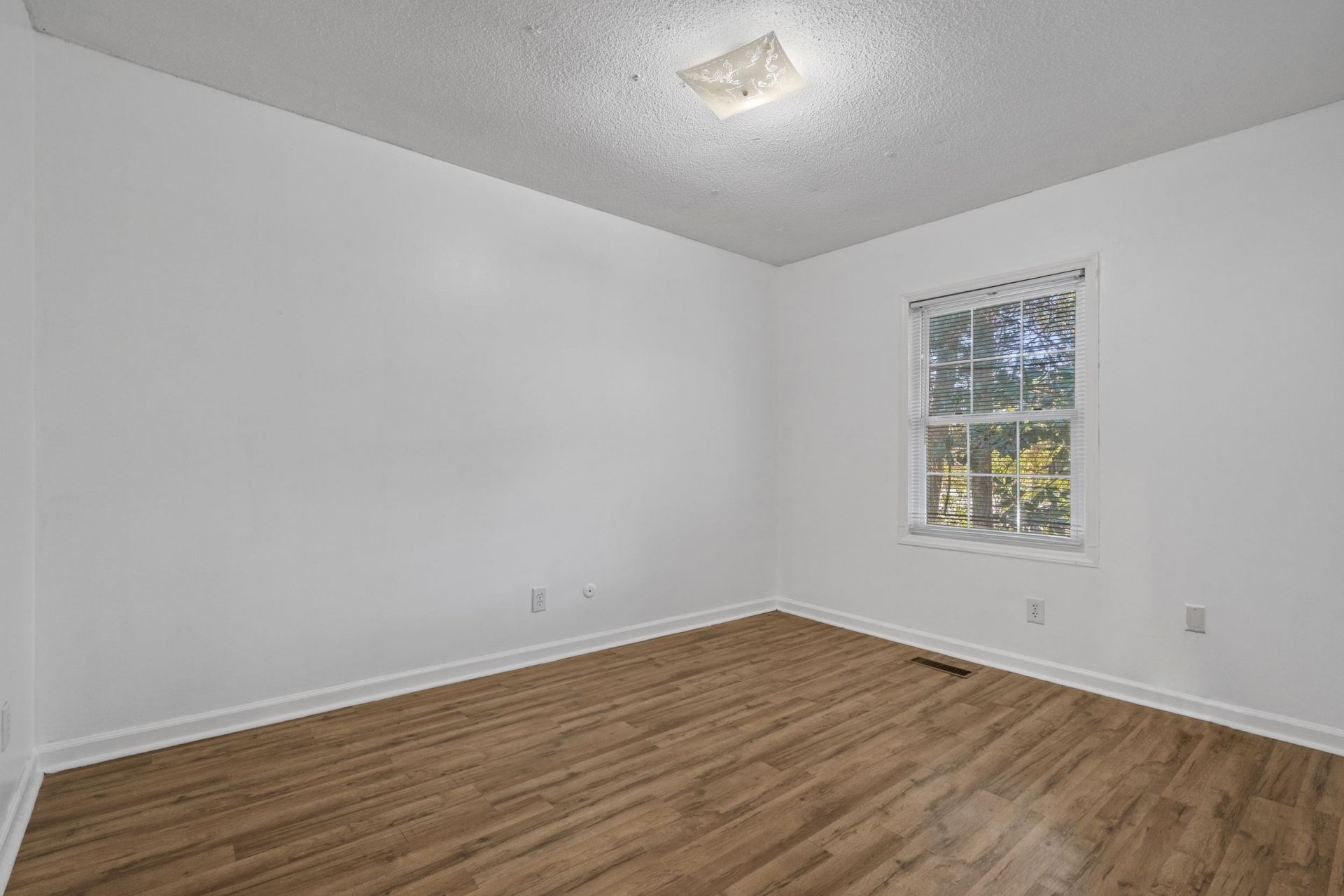 4505 N Kings Hwy. Photo 20